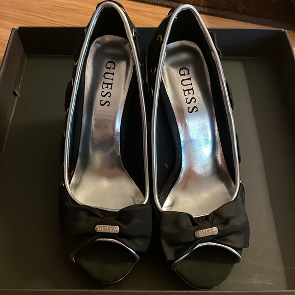 GUESS BRAND! WEDGES WITH BOW! Mint condition! - Picture 6 of 10
